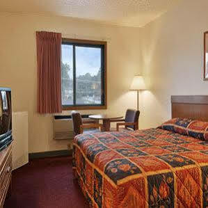 Hotel Super 8 By Wyndham Front Royal Exterior foto